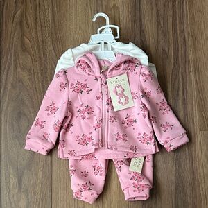 NWT 4 Piece Floral Baby Sweatsuit Set